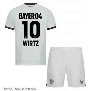 Bayer Leverkusen Florian Wirtz #10 Replika Bortatröja Barn 2023-24 Kortärmad (+ Korta byxor)